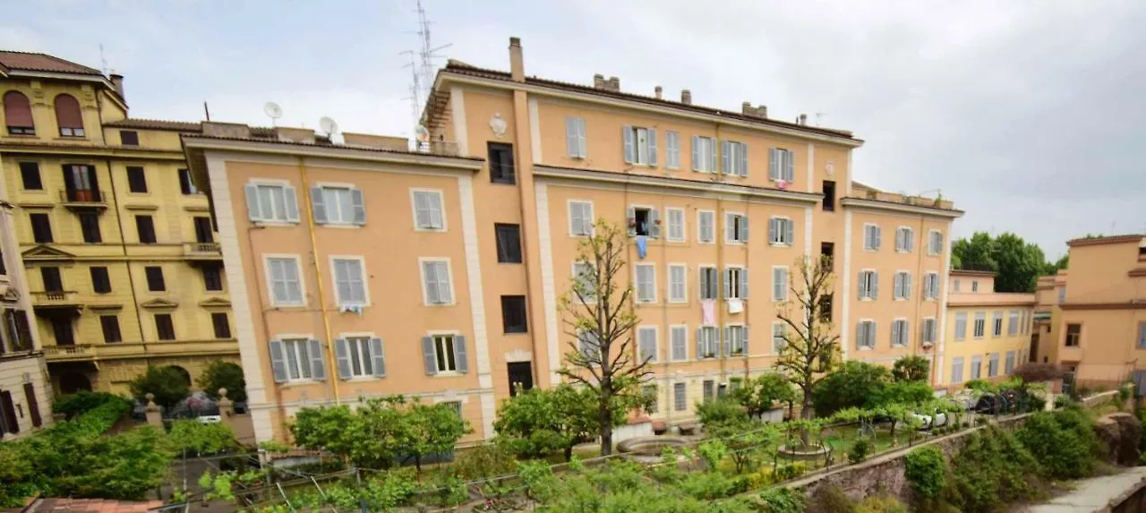 Holiday home Le Rondini A Roma Villa